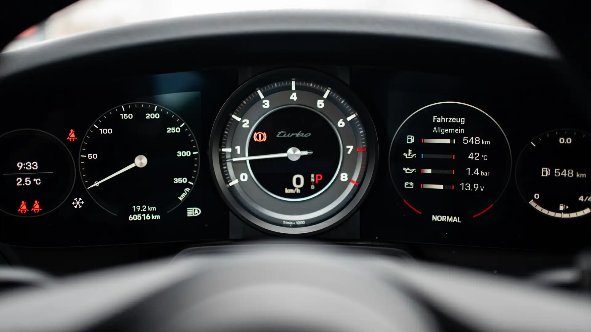 The speedometer of the Porsche 911 Turbo.